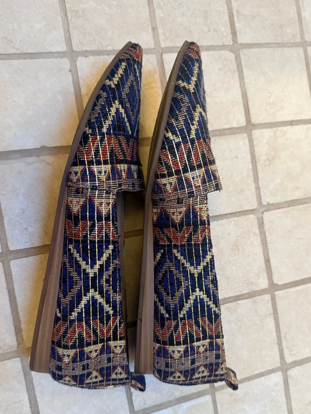 Woven Pointed-Toe Lucky Brand Flats in Navy, Red, and Gold - size 6